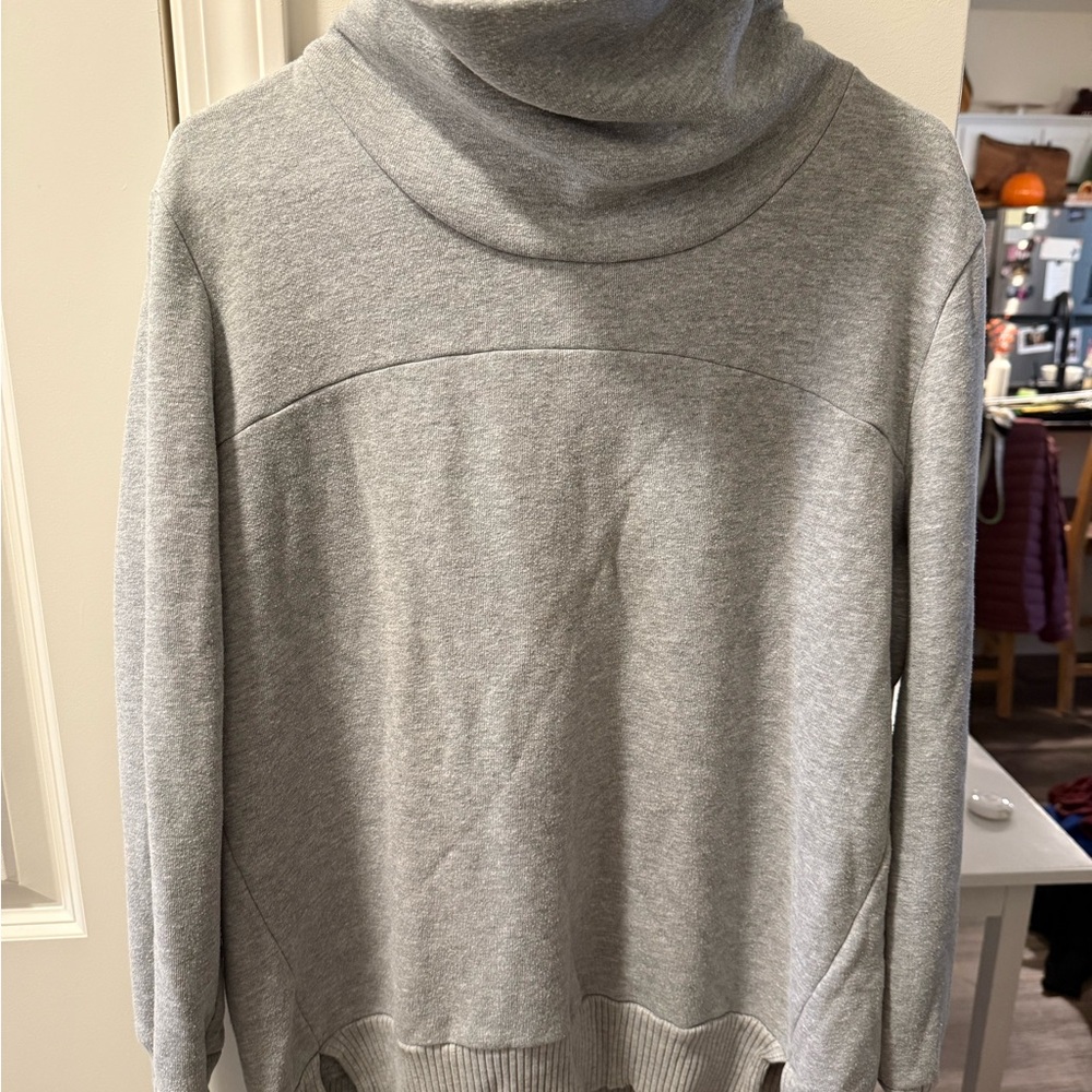 ALO Yoga Heather Gray Turtleneck Sweater